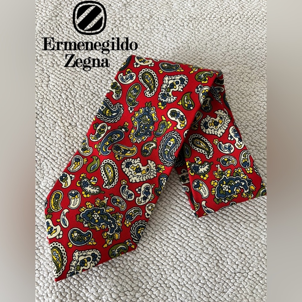 Ermenegildo Zegna Red Paisley Tie | 100% Silk | Red/Blue | Made in Italy